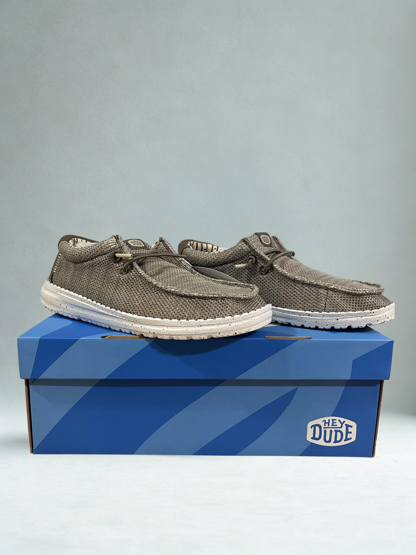 Men's Tan Mesh Lightweight Shoe Size Youth 3